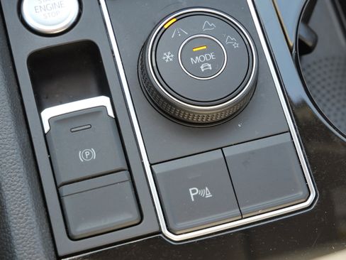 Certified 2023 Volkswagen Atlas SEL image 28