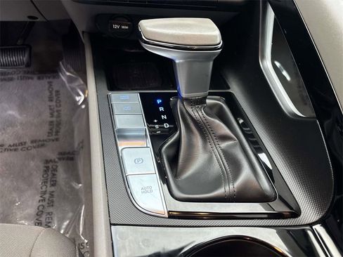 Used 2025 Hyundai Elantra SEL image 29