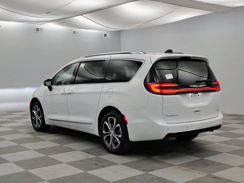 New 2026 Chrysler Pacifica Pinnacle AWD/4WD image 9