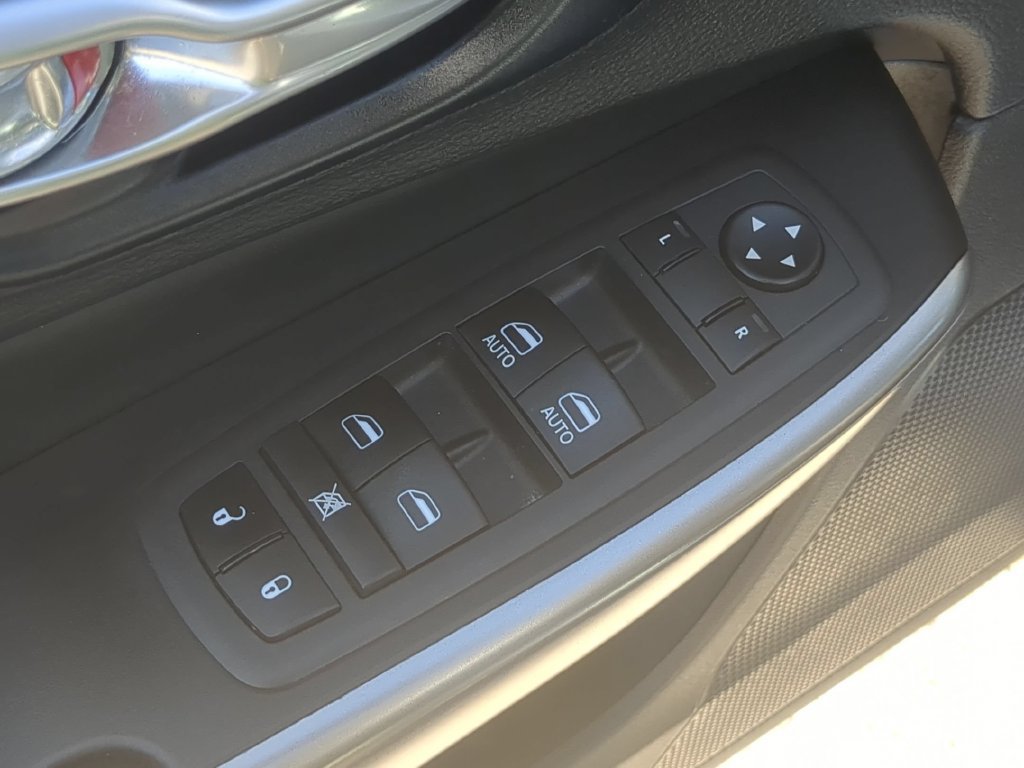 Certified 2022 Jeep Cherokee Latitude Lux AWD/4WD image 16