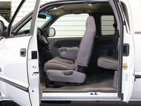 Used 2000 Dodge Ram 2500 Truck SLT image 64