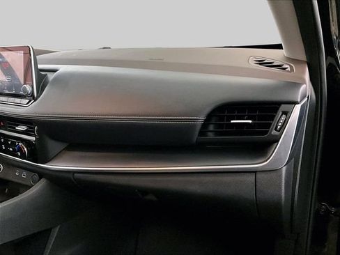 Used 2021 Nissan Rogue S AWD/4WD image 16