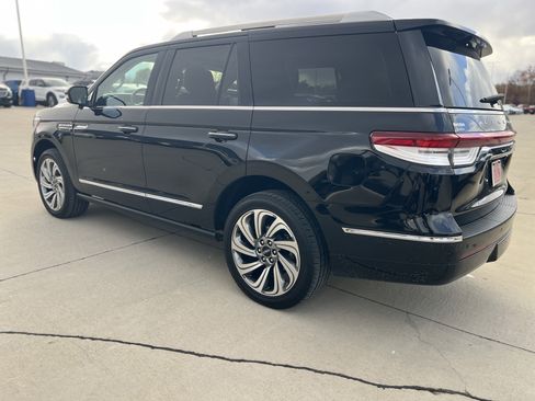 Used 2023 Lincoln Navigator Reserve image 7