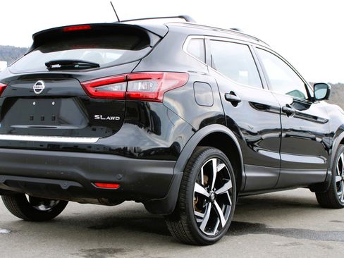 Used 2022 Nissan Rogue Sport SL image 5