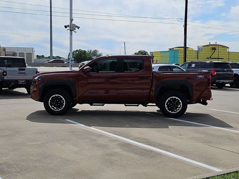 Used 2025 Toyota Tacoma TRD Off-Road image 9