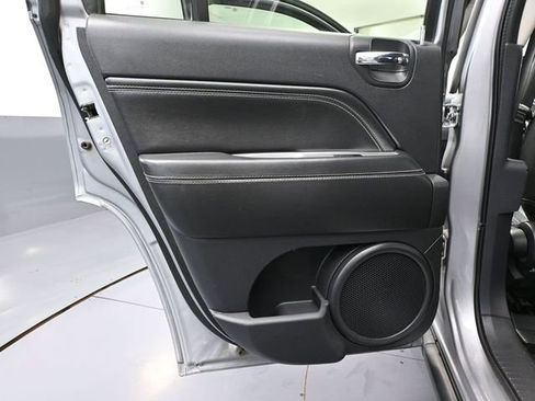 Used 2016 Jeep Compass High Altitude image 33