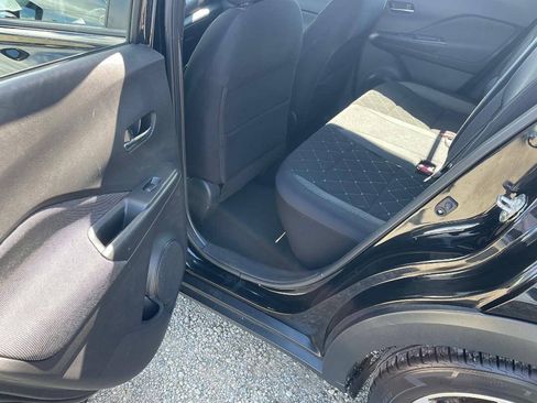 Used 2018 Nissan Kicks SV FWD image 11