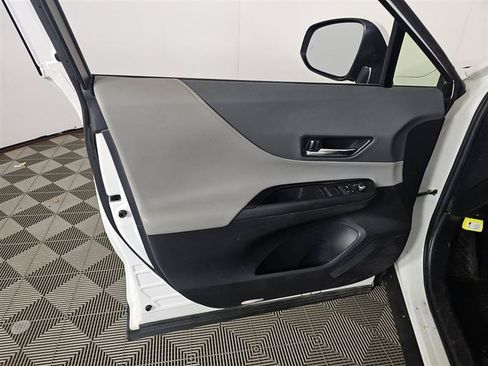Used 2022 Toyota Venza LE AWD/4WD image 11