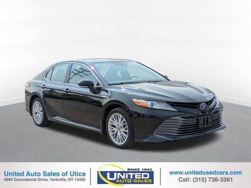 Used 2020 Toyota Camry XLE FWD image 1