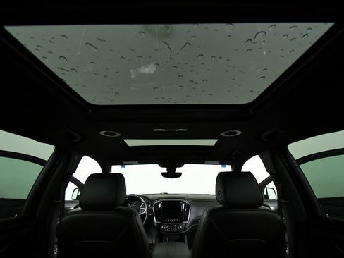 Used 2023 Chevrolet Traverse RS image 23