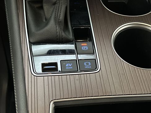 Used 2024 Toyota Sienna LE image 30