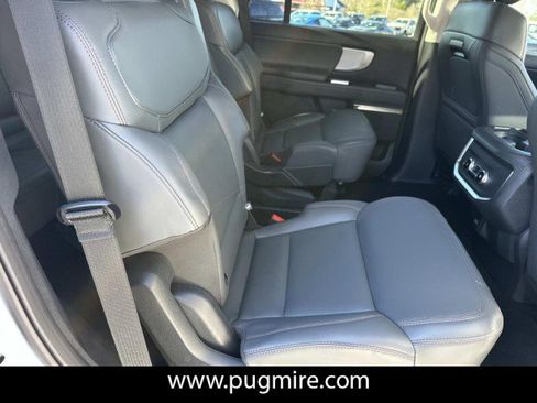 New 2025 Ford Expedition Active image 15