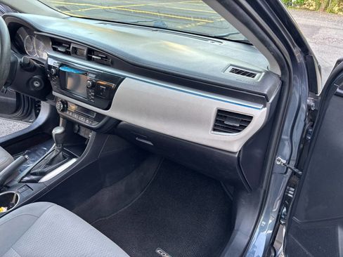 Used 2015 Toyota Corolla LE FWD image 27