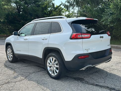 Used 2017 Jeep Cherokee Limited AWD/4WD image 8