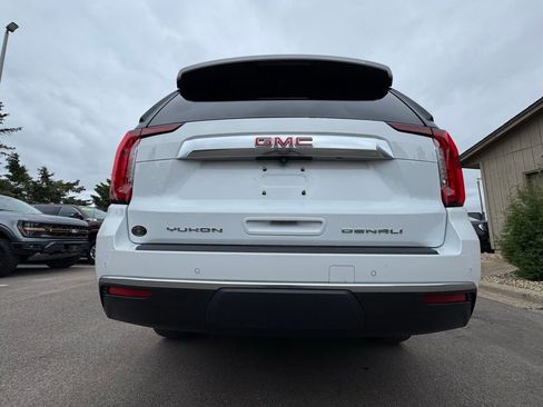 Used 2024 GMC Yukon Denali AWD/4WD image 9
