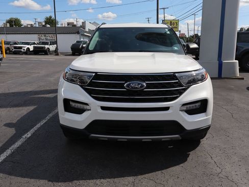 Used 2023 Ford Explorer XLT w/ Equipment Group 202A AWD/4WD image 9