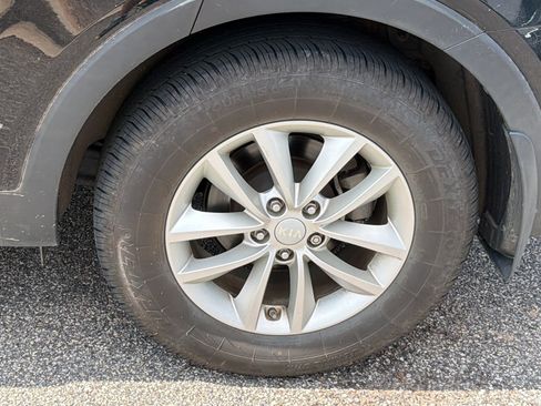 Used 2017 Kia Sorento FWD image 12