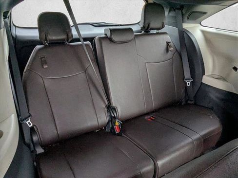 Used 2023 Toyota Sienna Platinum image 22