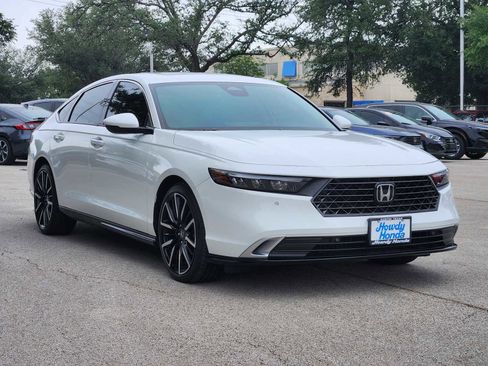 Used 2024 Honda Accord Touring image 3