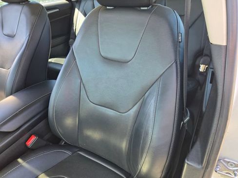 Used 2019 Ford Fusion Energi Titanium FWD image 14