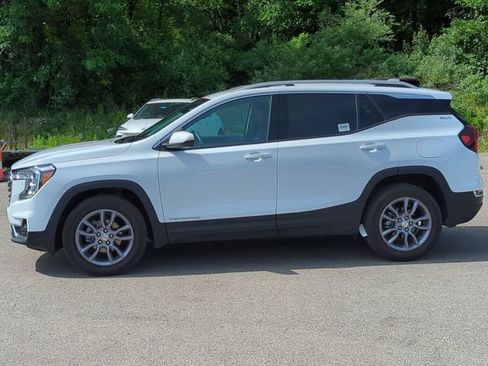 Used 2023 GMC Terrain SLT w/ LPO, Floor Liner Package AWD/4WD image 5