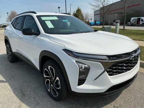 New 2026 Chevrolet Trax RS w/ Driver Confidence Package image 2