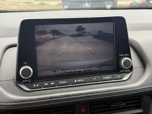 Used 2024 Nissan Rogue S AWD/4WD image 18