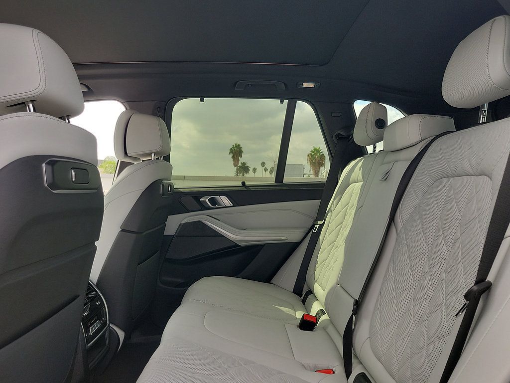 Used 2026 BMW X5 sDrive40i w/ Climate Comfort Package RWD image 14