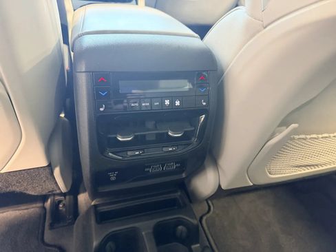 Used 2022 Jeep Grand Cherokee L Overland w/ Luxury Tech Group IV AWD/4WD image 46