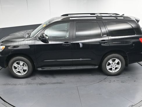 Used 2017 Toyota Sequoia SR5 image 39