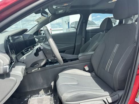 Used 2025 Hyundai Elantra SEL image 23