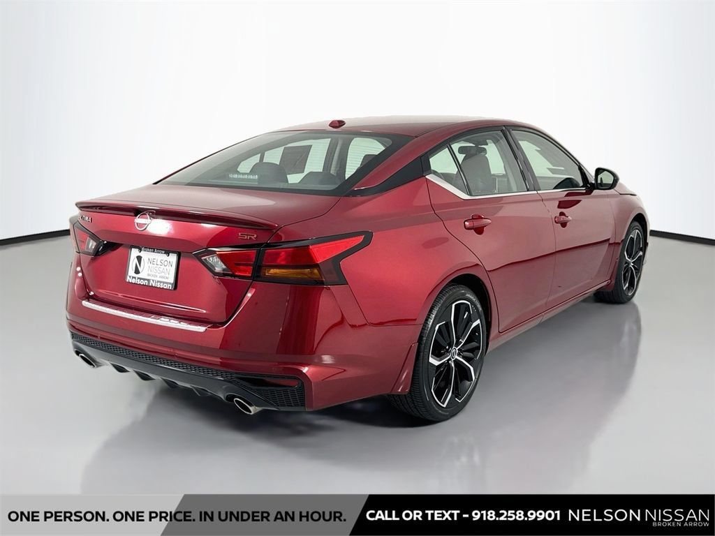 Used 2023 Nissan Altima 2.5 SR FWD image 5