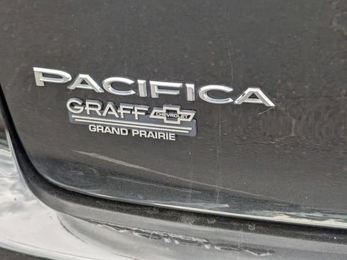 Used 2024 Chrysler Pacifica Touring-L FWD image 32