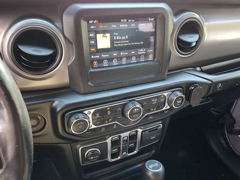 Used 2021 Jeep Wrangler Unlimited Sport AWD/4WD image 3
