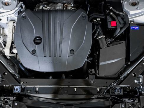 Used 2023 Volvo XC60 B5 Ultimate w/ Climate Package image 13