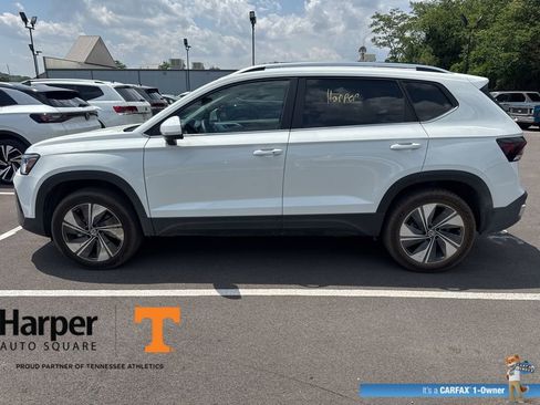 Used 2025 Volkswagen Taos SE w/ Panoramic Sunroof Package AWD/4WD image 2