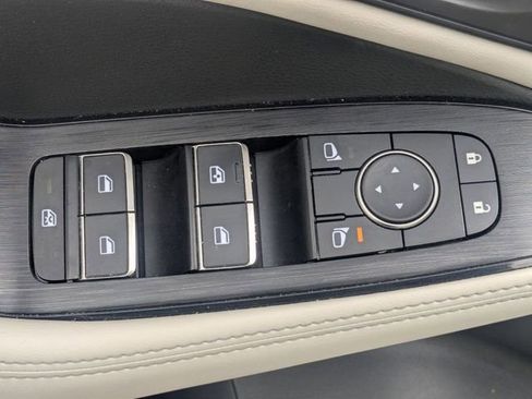 Used 2023 Nissan Rogue SL w/ SL Premium Package image 12