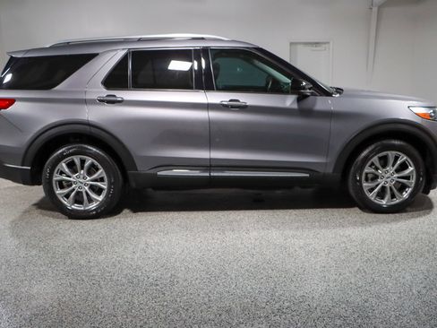 Used 2022 Ford Explorer Limited AWD/4WD image 6