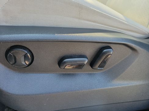 Used 2019 Volkswagen Tiguan SEL R-Line FWD image 19