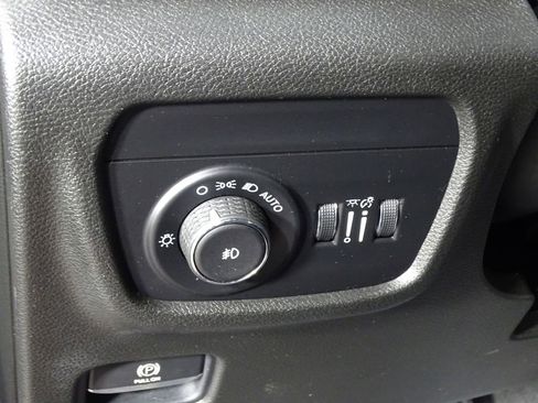 Used 2021 Jeep Grand Cherokee L Limited image 23