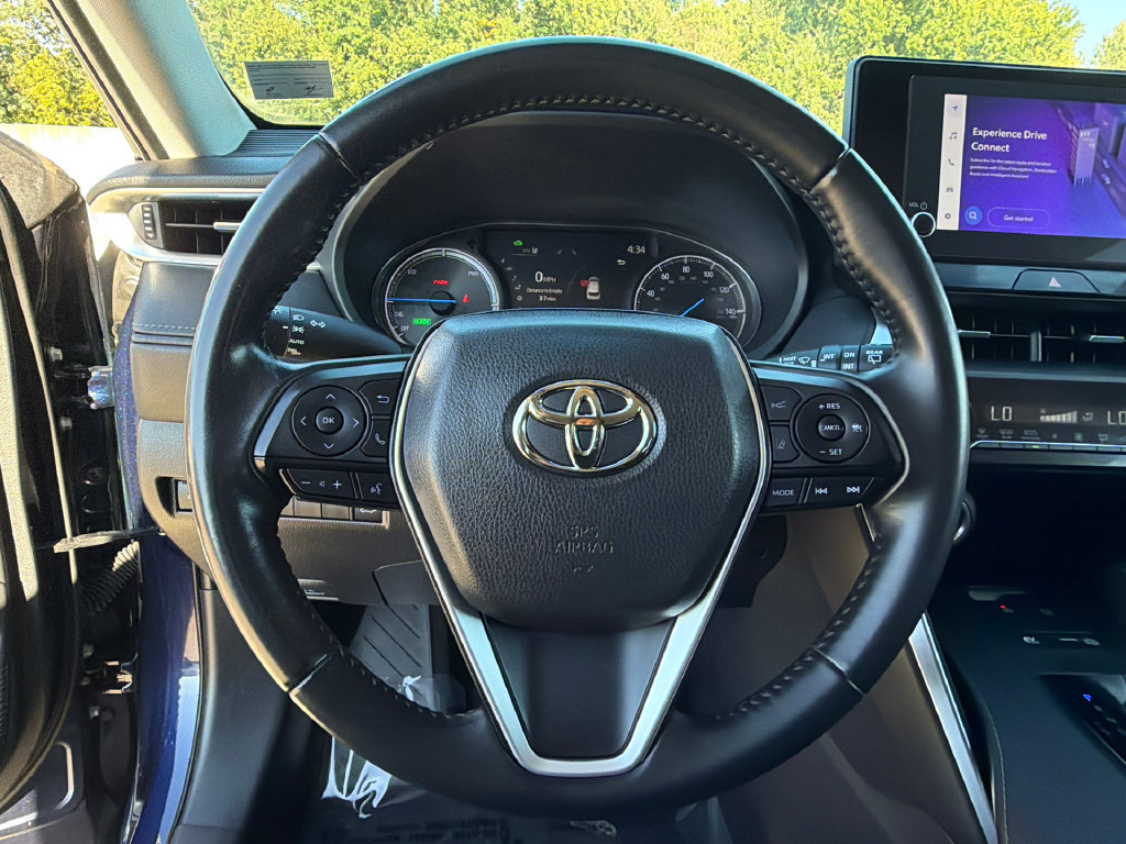 Used 2023 Toyota Venza LE AWD/4WD image 30