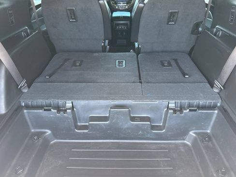 Used 2023 Chevrolet Traverse Premier FWD image 16
