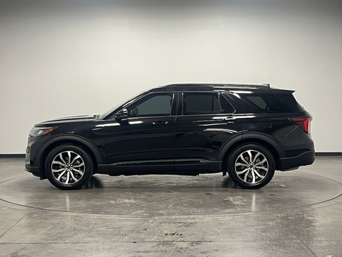 Used 2025 Ford Explorer ST-Line w/ Premium Package image 5