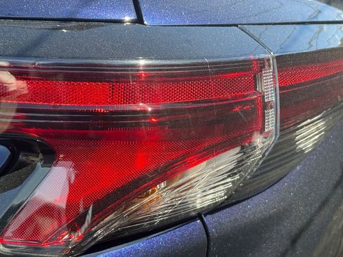 Used 2025 Toyota Sienna LE w/ LE Plus Package image 12