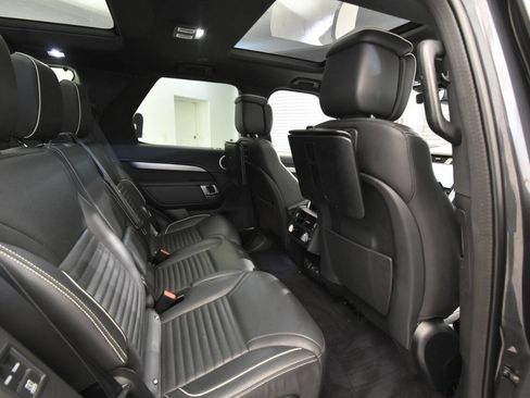 Used 2021 Land Rover Discovery S R-Dynamic image 17