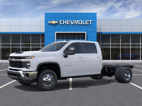 New 2026 Chevrolet Silverado 3500 LT w/ Convenience Package AWD/4WD image 2