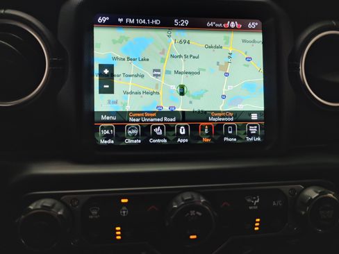 Used 2020 Jeep Wrangler Unlimited Sahara AWD/4WD image 6