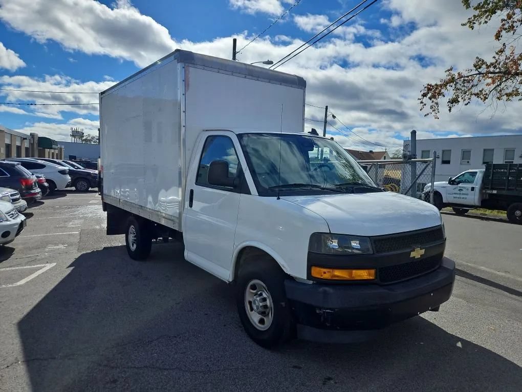 Used 2020 Chevrolet Express 3500 RWD image 3