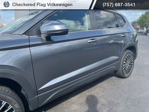 Used 2025 Volkswagen Taos SE image 3