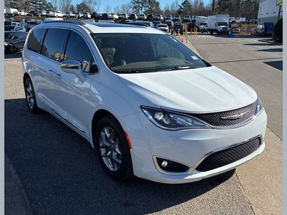Used 2017 Chrysler Pacifica Limited w/ UConnect Theater Package